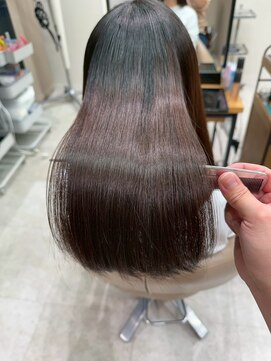 アローム(alom) 自然なまとまりツヤ髪ストレート