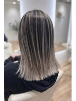 アッベリーレ(A'bbellire)&nbsp;69. ハイライト/バレイヤージュ/シルバーベージュ/ボブ