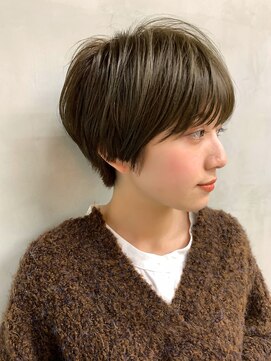 ミィ 表参道(mee.) 【mee.】ブチ　オリーブアッシュ系ショート　表参道駅3分