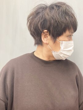 トップヘアー下中野店(TOP HAIR) 40代50代60代大人耳だしショートミニウルフ