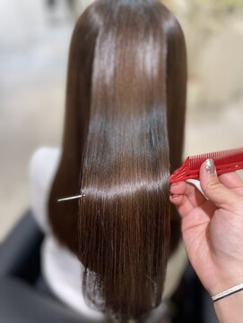 エミュスト(Emuest) 最上級の艶髪質改善ストレート