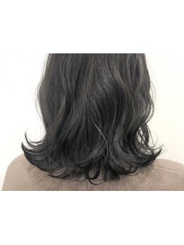 ダメージレスにこだわったカラーが高評価◎髪質やカラー履歴に合わせた薬剤選定で毛先まで潤いを...