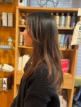 エイゾー(EIZO) ロングのレイヤーカット・動きの出るレイヤー