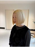 ブロンドヘア×ミニボブ