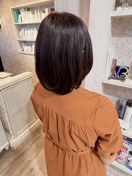 キャアリー(Caary) 福山美容室caary 切りっぱなし内巻きボブ秋カラーワインレッド