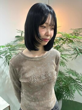 ヘルム(Helm) 暗めグッレージュ/顔まわりレイヤーカット