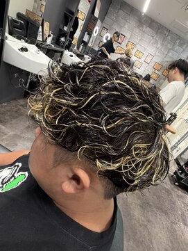 フランクスバーバーリベラルド 横浜(FRANK'S BARBER LIBERALD) メンズメンズカットブリーチパーマR
