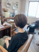 アート(art)&nbsp;ノ－セットでまとまる大人ショ－ト×白髪ぼかしハイライト