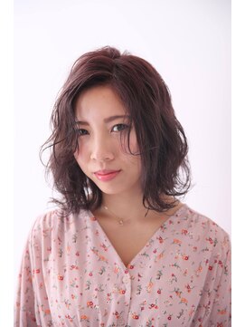 ソーホー ニューヨーク シズオカ(SOHO newyork SHIZUOKA) ラフな無造作ウェーブが大人かわいいミディ