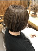 ショートボブ×白髪ボカシハイライトベージュ
