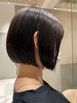 ラミ(L'ami) 前下がりミニボブ