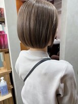 イルウィ(irwi)&nbsp;【ブリーチカラー】ヘーゼルナッツベージュカラー　ボブ