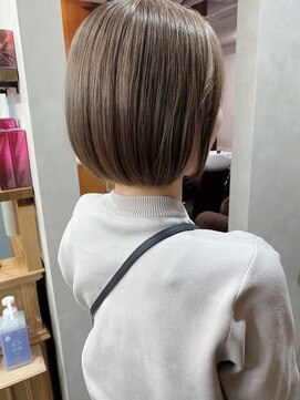 イルウィ(irwi) 【ブリーチカラー】ヘーゼルナッツベージュカラー ボブ