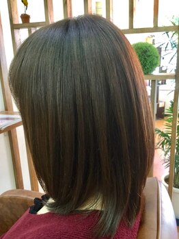 幅広い年代の方に愛されているサロン☆一人一人の髪質やクセを見極めて一番似合うスタイルをご提案します♪