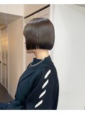 ぱつっとショートボブとソフトグレージュ
