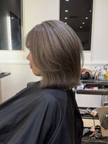 ゼウス(Zeus.)&nbsp;海外ヘアーハッシュカットレイヤーカットハイライトカラー