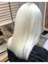 ラウラアンドロー(LAURA&RO)&nbsp;ダブルカラー/ケアブリーチ/インナーカラー/ベージュ【塚口】