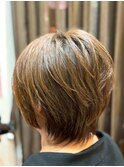 大人かわいい束感ショート×白髪ぼかしハイライト40代50代60代