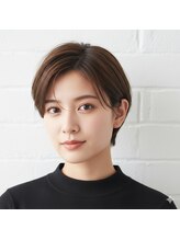 洗練ショートで魅せる、骨格美補正カット