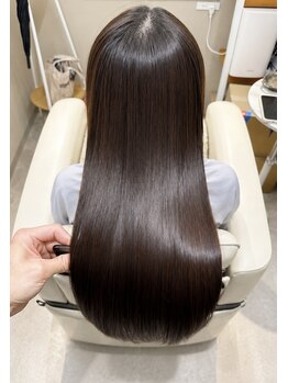 ロココ(rococo.)の写真/髪質改善×酸性縮毛矯正でダメージレスで何度も触りたくなるサラサラ美髪に…顔回りのクセが気になる方も◎