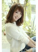 内巻きで動きをだした愛されロブヘアに