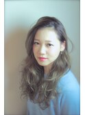 女らしいほつれウェーブとクールバングで甘辛ミックス