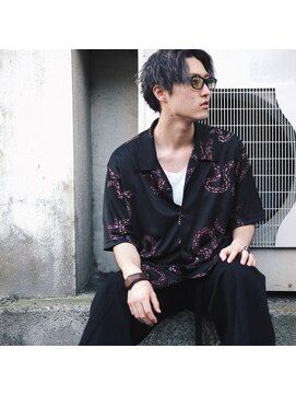 ザ ドッツ(THE DOTS) ハイトーンパーマとセンターパート