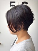 前下がりショートボブ前髪なし骨格カット襟足大人ショート