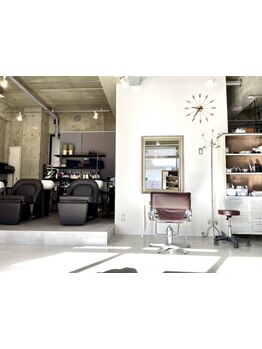 髪質・クセ・毛流れを見極めた似合わせカットで、あなたの“なりたい”を叶えてくれる♪再現性もバッチリ◎