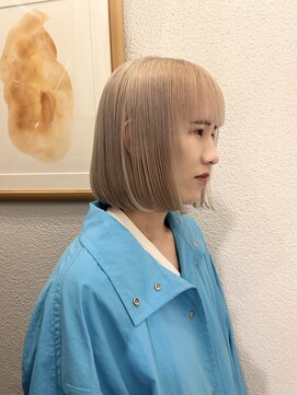 エクテ(ecouter) ハイトーンホワイトブロンドベージュ艶髪あごラインボブ
