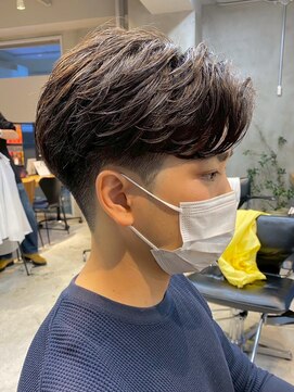 エリマ 横浜西口(elima) 横浜西口ビジネス大人センターパートニュアンスパーマかりあげ