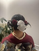 タリーゼ(TALISE)&nbsp;カチモリタイトシニヨン × 赤花アクセ