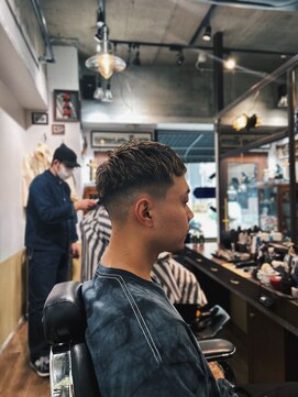 カムレイドフォーライフ(COMRADE 4 LIFE) メッシュ&クロップ 薄く刈り上げすぎない大人フェード　担当松尾