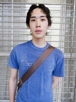 オーオ シカシカ(OOO YY)&nbsp;襟足がポイントのショートウルフパーマ/センターパート