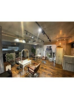 5席の落ち着いた空間。じっくり時間をかけて仕上げるので納得の仕上がりに◎提案力の高さが人気の理由♪