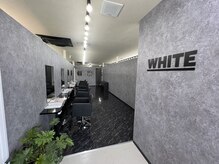 アンダーバーホワイト 天王店(_WHITE)の雰囲気（改装してさらに席数増えました！シックな店内です♪）