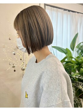 イット(it.) kana 切りっぱなしボブ