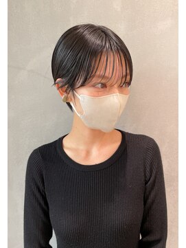 ヨーク(YOKE) ショートヘアベリーショートくびれ丸みボブ黒髪グレージュ暗髪