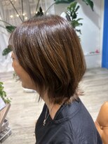 ミハス(Mijas)&nbsp;ミディアムレイヤー／明るい白髪染め