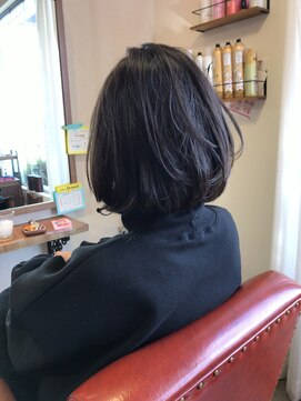 モカ ヘアーデザイン(moca HAIR DESIGN) ダークグレーのボブ