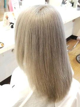 バグース ヘアーメイク アクシス(BAGUS hair make axis) ホワイトブロンド