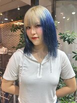 ヘアーアンドメイク ビス(HAIR&MAKE bis) ブルー×ホワイトベージュ/ルーツカラー【唐木彩華】