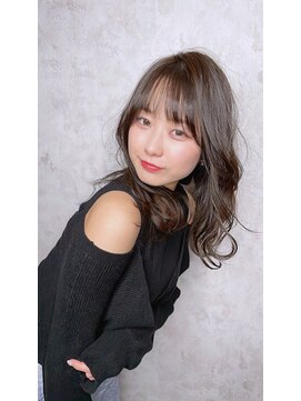 ロジ イン トゥバレー(LOWG in TOWVALLEY) ゆるふわ暗髪セミディ