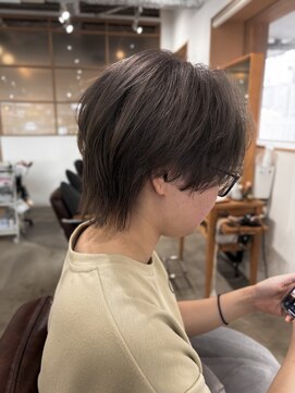 センターパートウルフ