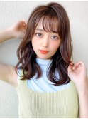 ホワイトグレージュ後れ毛が可愛い顔周りレイヤーミニウルフ