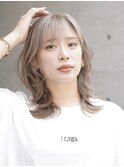 透明感グレージュの大人セミロング