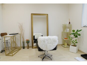 ビューティー サロン エレガンス(BEAUTY SALON ELEGANCE)の写真/“ここなら落ち着ける”を見つけたい大人女性へ。1席だけの完全プライベート上質空間
