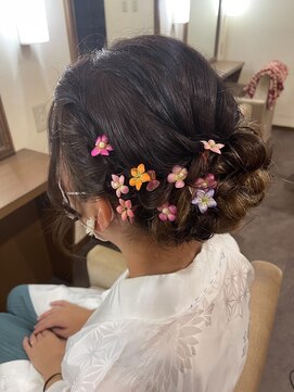 パリスパート2 編み込み 可愛い 小さな花飾り シニヨン ヘアアレンジ