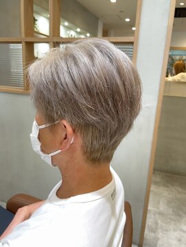 ブランシェ JR勝川駅前店 白髪ぼかしホワイトシルバー