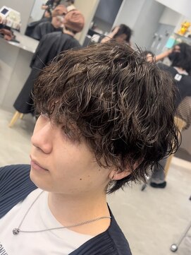 フィフス トウキョウ (fifth TOKYO) メンズマッシュウルフセンターパート波巻きパーマメンズカット